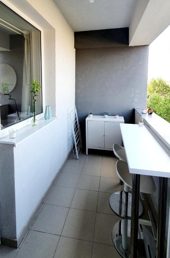 New Cozy Apartment 3 Min To Subway 24H/7 Self Check-In Popesti-Leordeni Exterior foto
